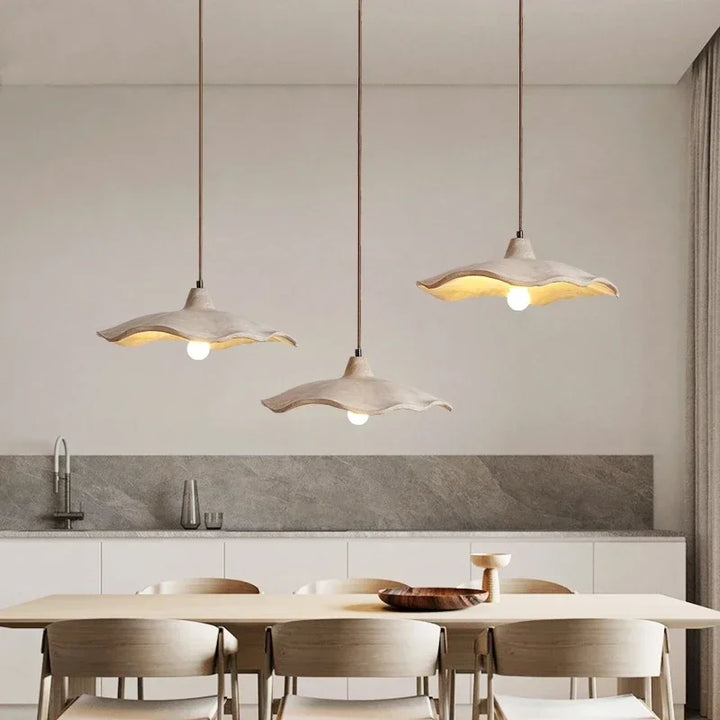 Suspension luminaire blanche avec abat jour plat pour cuisine

