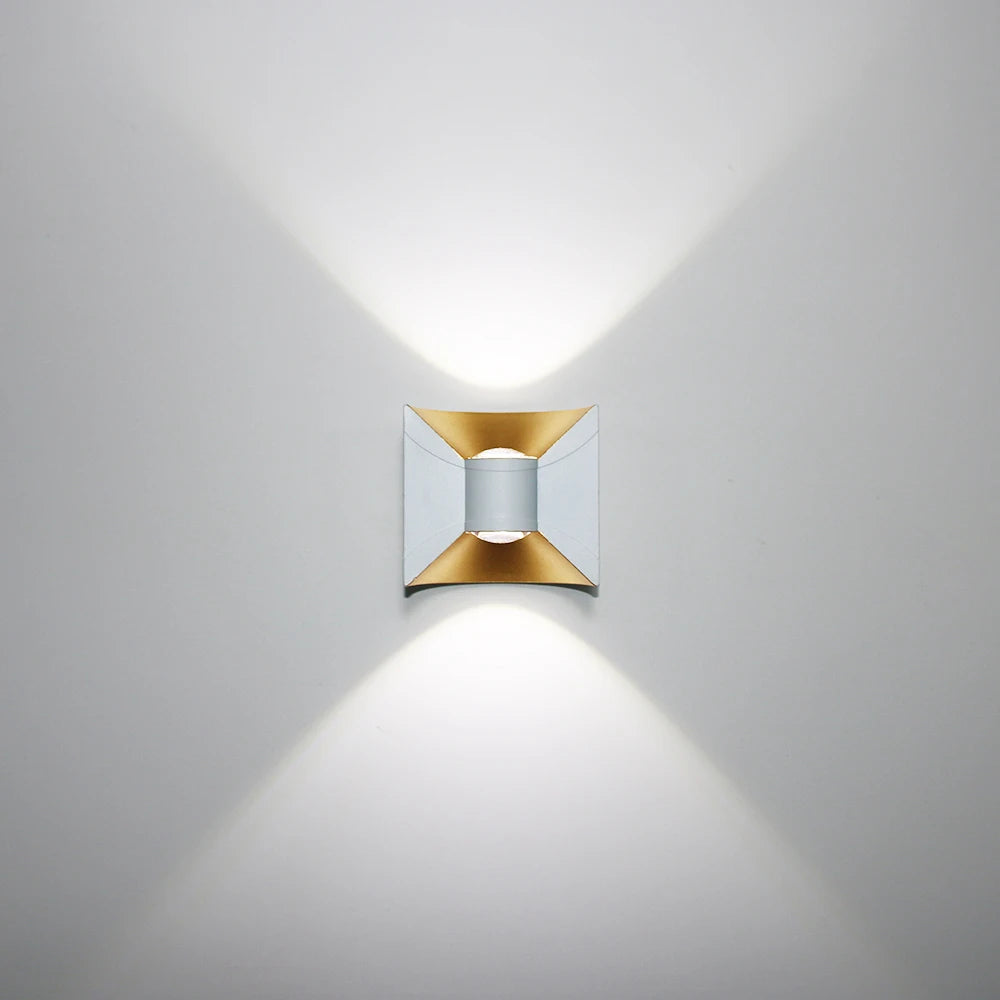 Petite Applique Murale Extérieur Aluminium Incurvée