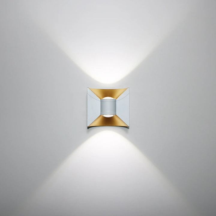 Petite Applique Murale Extérieur Aluminium Incurvée