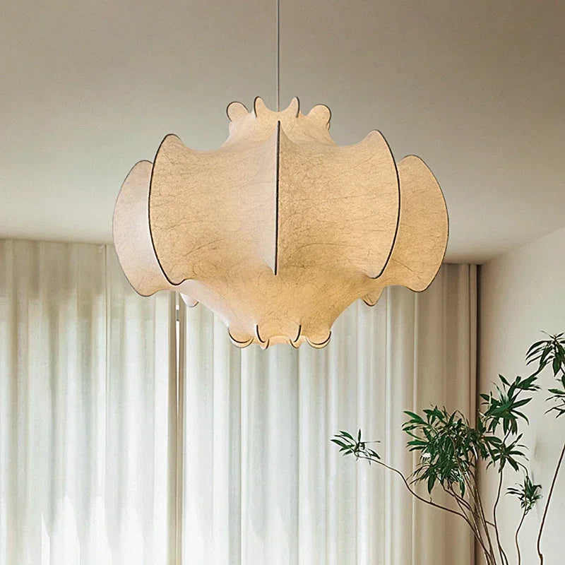 Suspension design organique blanche en tissu sculpté style contemporain