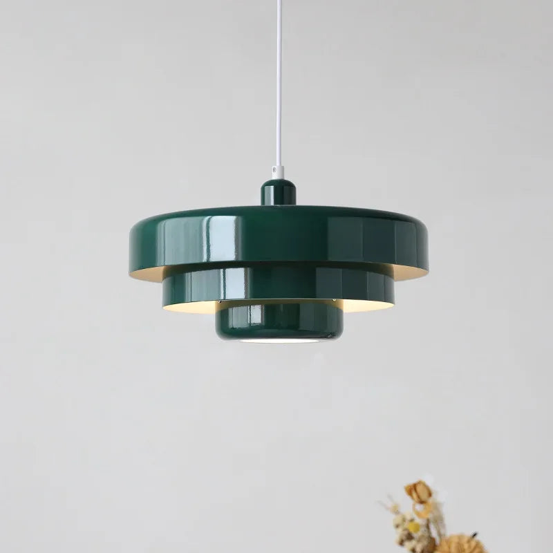 Suspension design moderne étages couleurs vives style scandinave