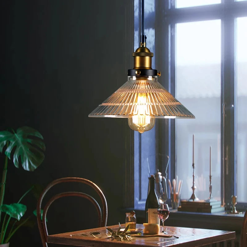 Suspension luminaire en verre de teinte vert pour cuisine vintage

