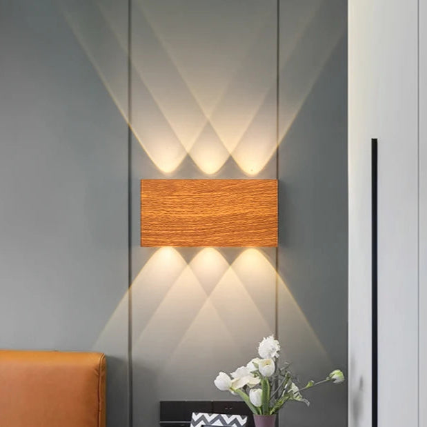 Applique murale en bois avec éclairage LED intégré

