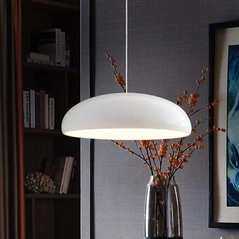 Suspension luminaire rétro pour cuisine ou salle à manger épurée


