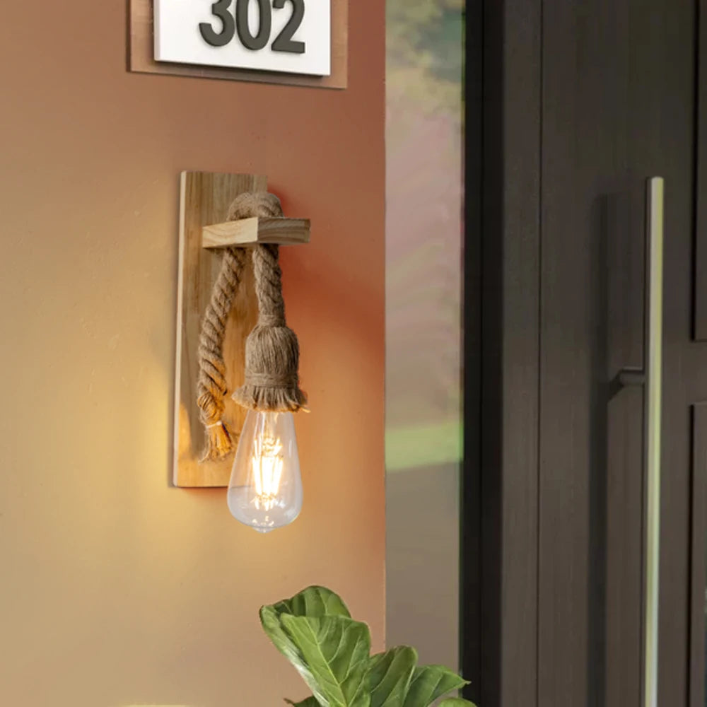 Applique murale en bois avec une corde de marin

