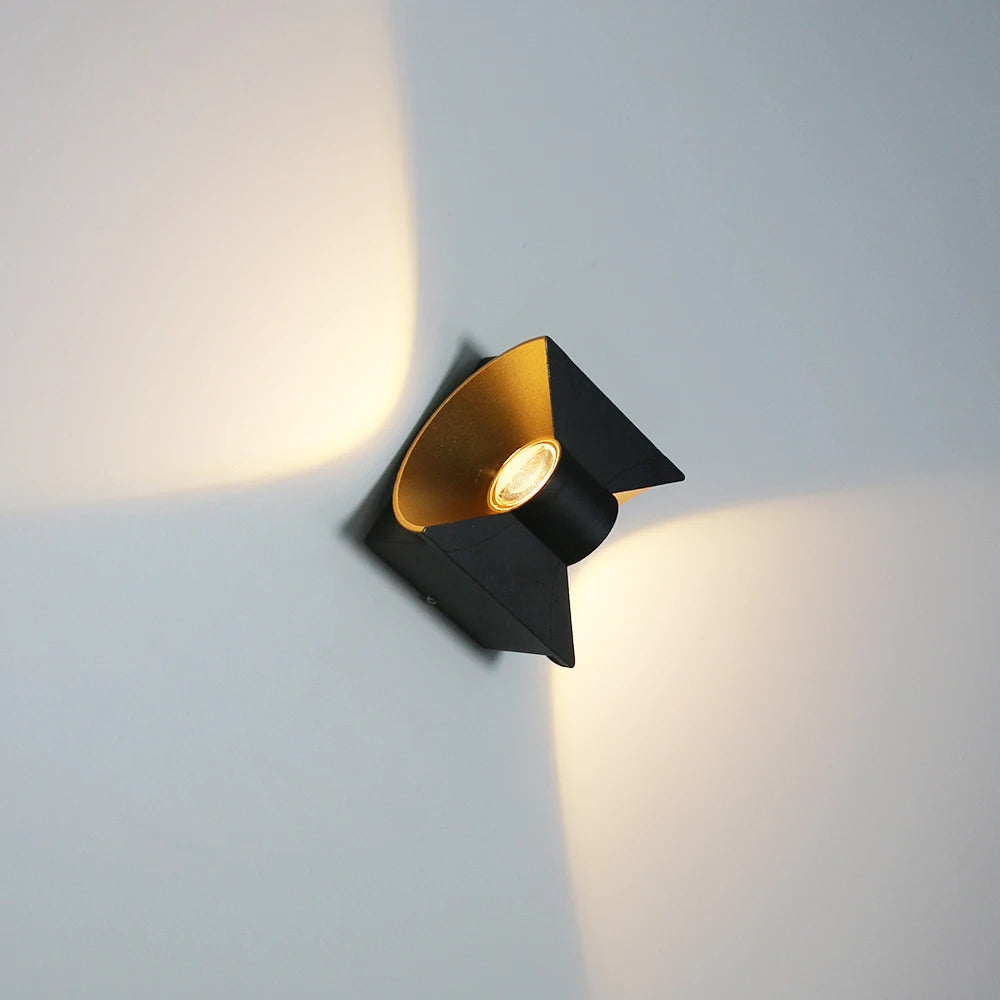 Petite Applique Murale Extérieur Aluminium Incurvée