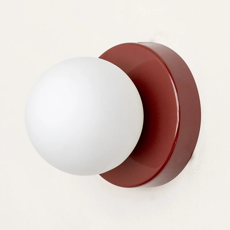 Applique murale boule blanche avec support coloré

