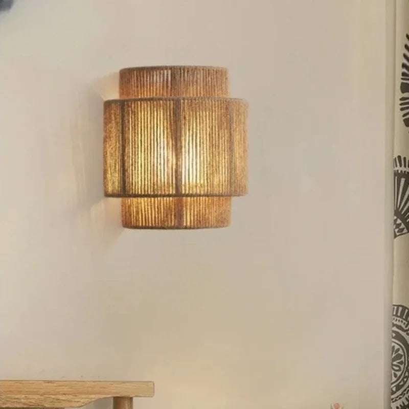 Applique murale en rotin au style naturel

