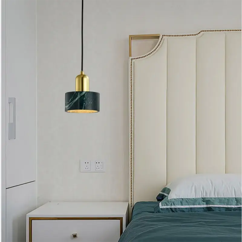 Suspension luminaire minimaliste vert ou blanc pour cuisine tendance

