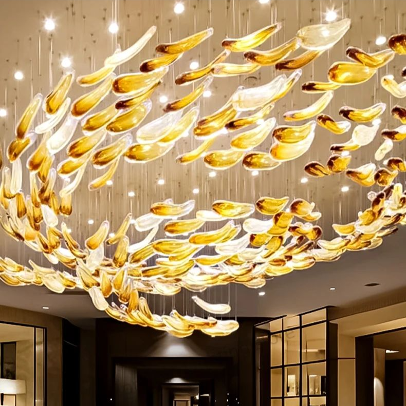 Suspension Cascade Cristal Doré Feuilles Sculpturales Moderne Chic