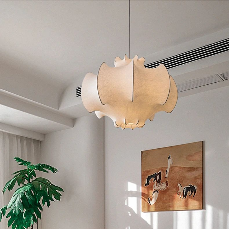 Suspension design organique blanche en tissu sculpté style contemporain
