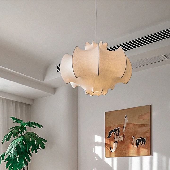 Suspension design organique blanche en tissu sculpté style contemporain