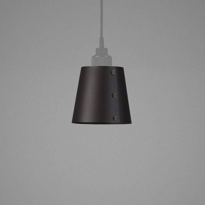 Abat-jour Hooked petit modèle en métal coloris graphite