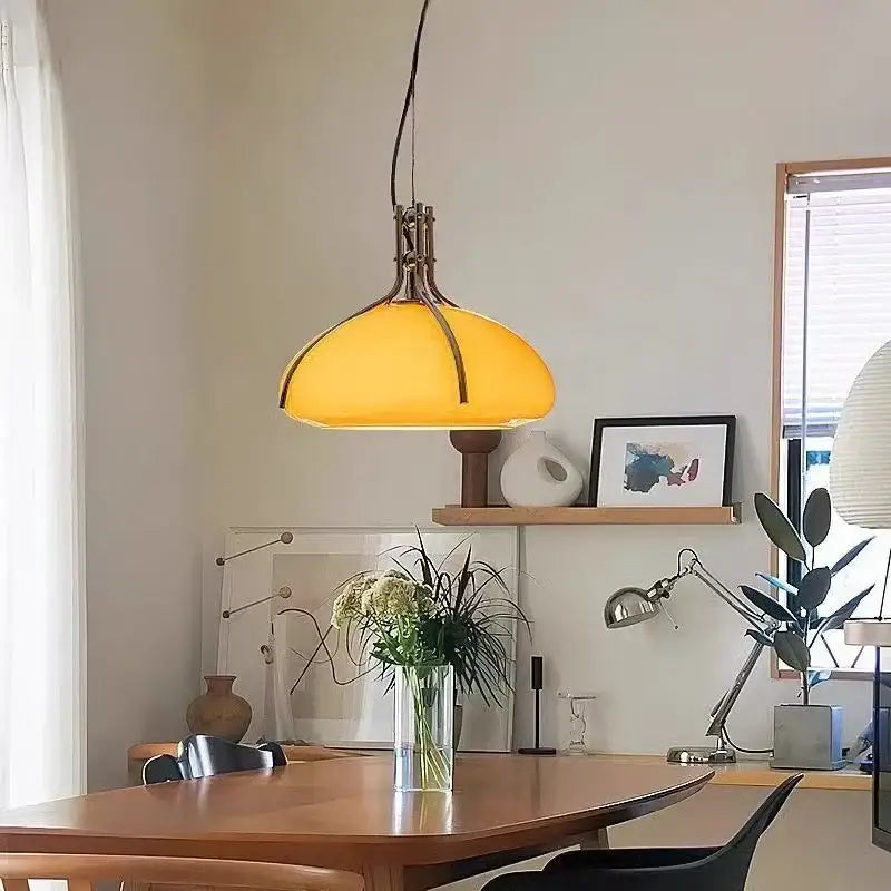 Suspension luminaire orange au style industriel au design unique