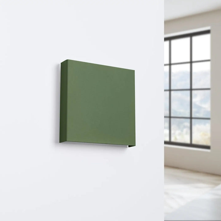 Applique murale vert olive éteinte, vue rapprochée