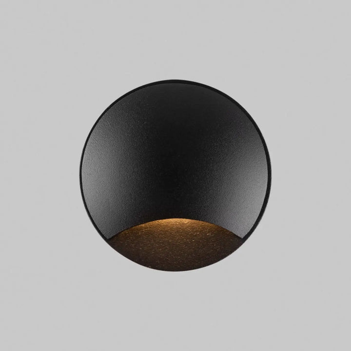 Applique encastrée biscotti noire mate avec éclairage chaud dirigé d’un seul côté pour usage extérieur