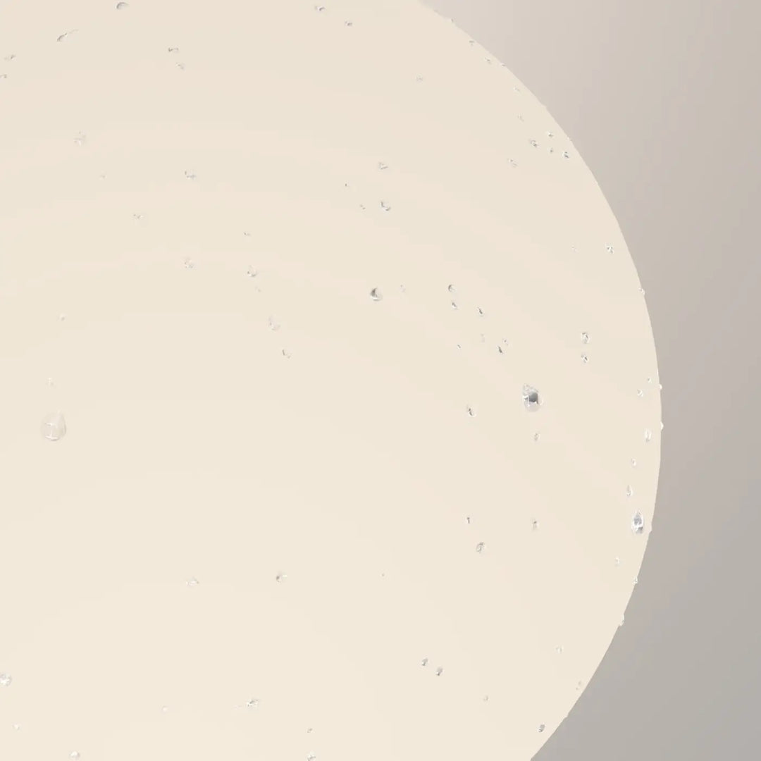 Applique extérieure boule opale translucide de couleur ivoire avec lumière douce et surface lisse parsemée de gouttes d eau