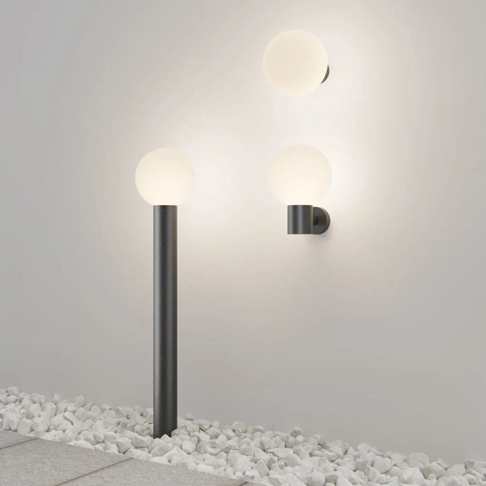 Applique extérieure moderne noire cylindrique avec globes blanc opale en verre dépoli pour usage extérieur