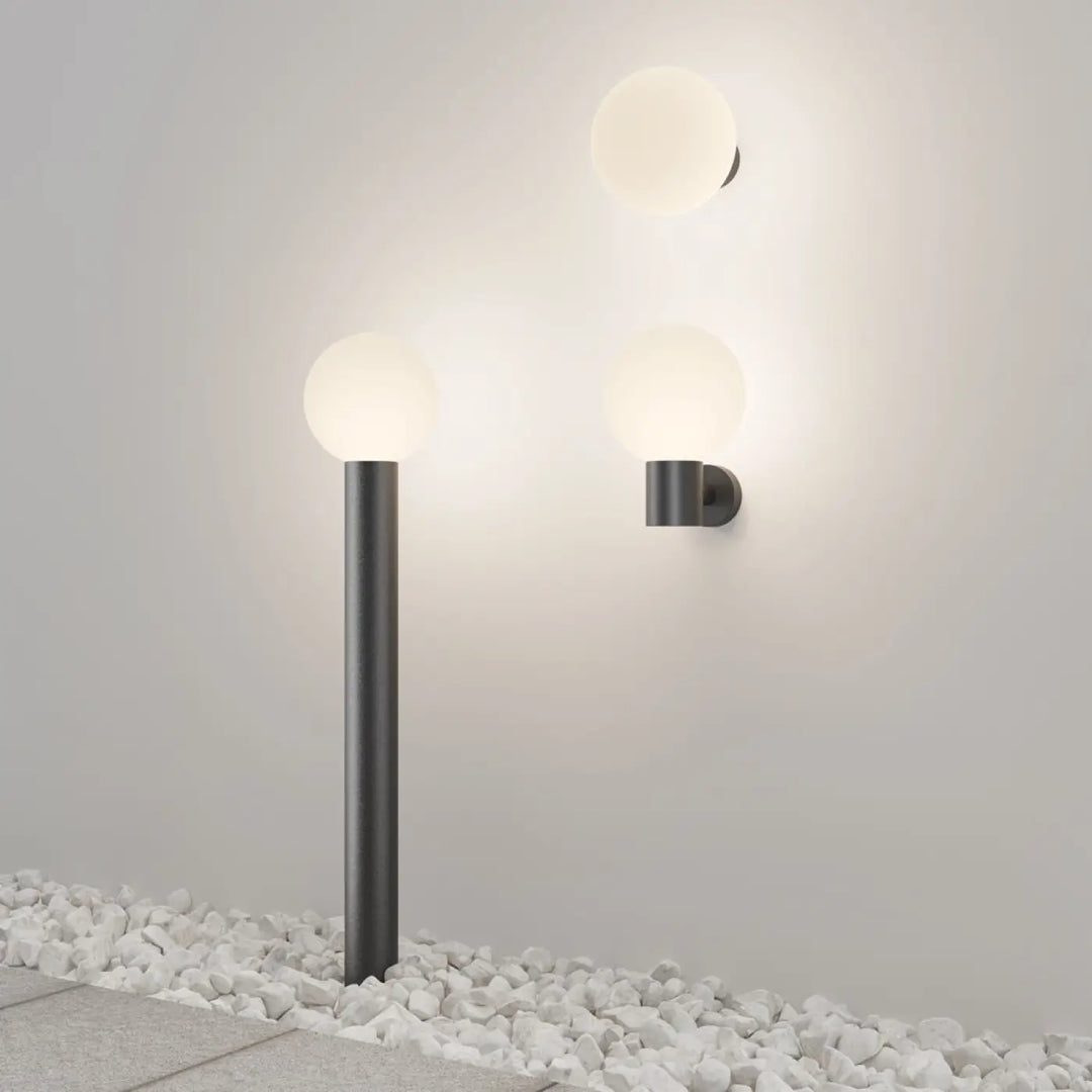 Applique extérieure moderne noire cylindrique avec globes blanc opale en verre dépoli pour usage extérieur
