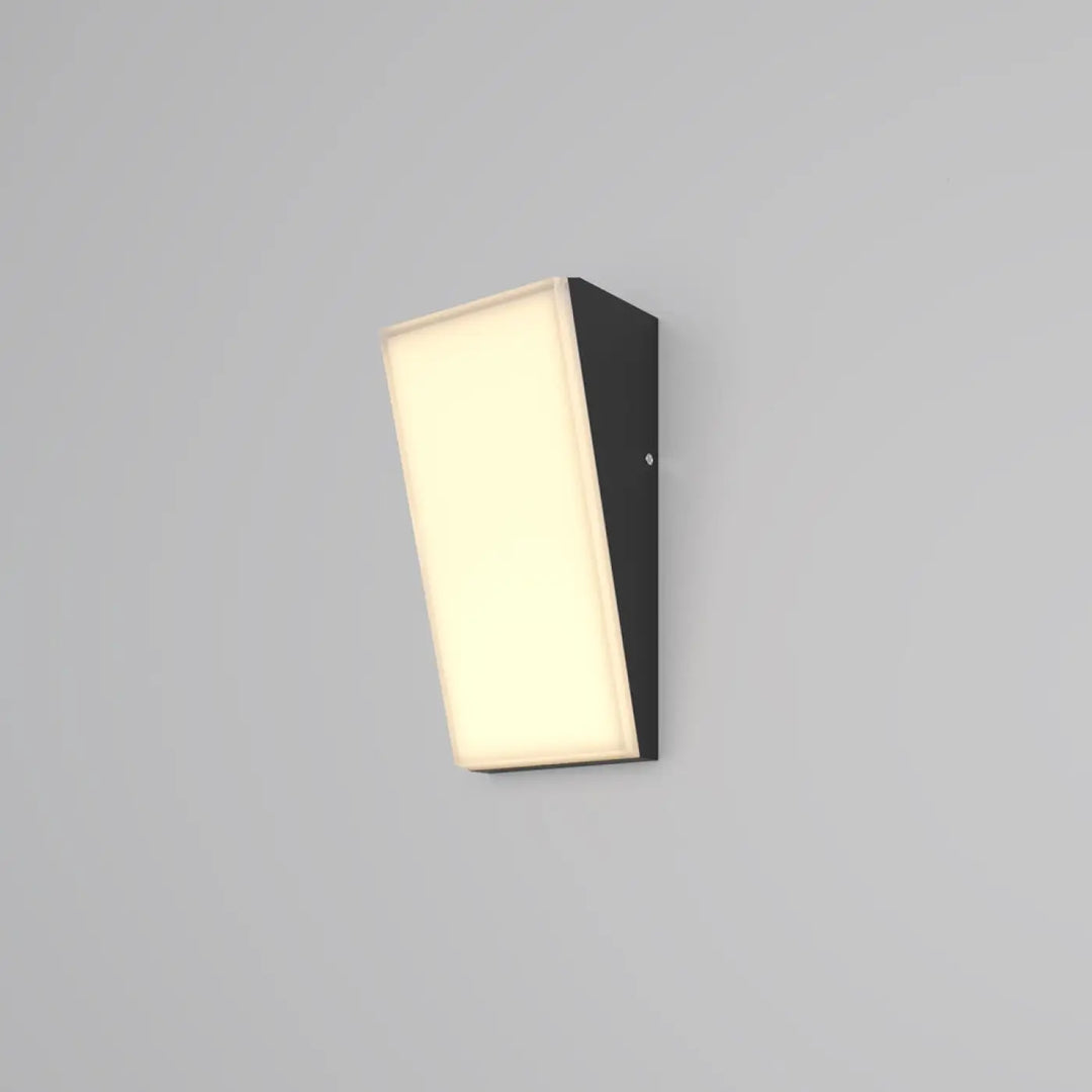 Applique extérieure en aluminium graphite noire avec diffuseur rectangulaire blanc doux idéale long d’un passage