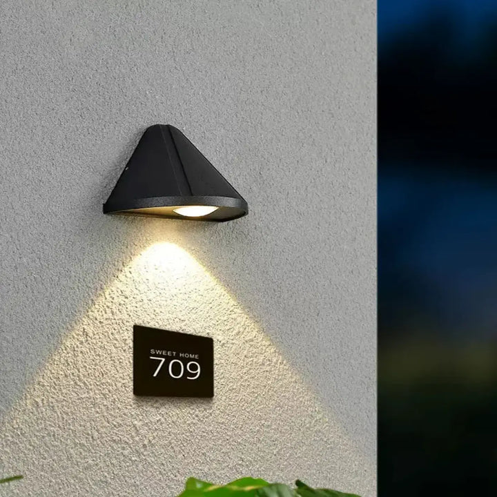 Applique extérieure conique design moderne et élégant blanc ou noir