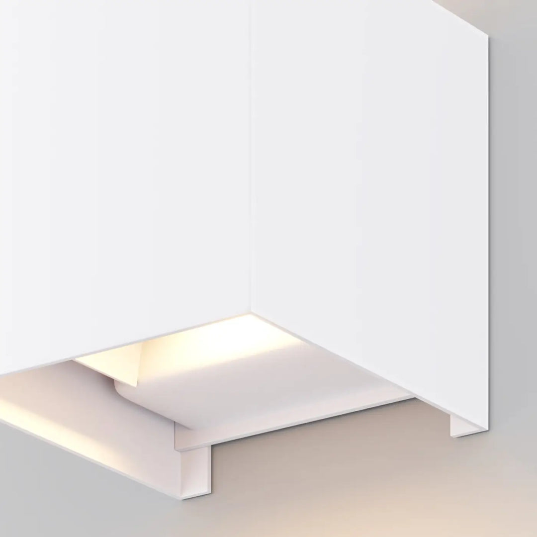 Applique extérieure fulton cube géométrique blanche avec double faisceau et lumière intérieure douce pour usage extérieur