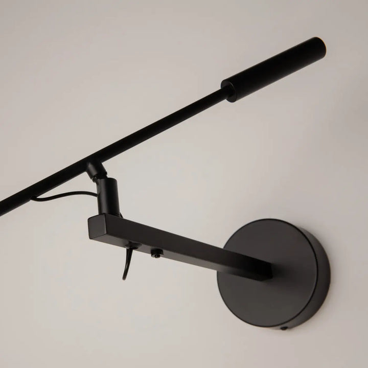 Applique murale en métal noir à long bras avec tête ronde finition mate noire pour éclairage dappoint moderne