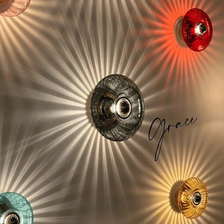 Applique murale grace en verre soufflé avec finition métallique et faisceaux lumineux radiaux élégants