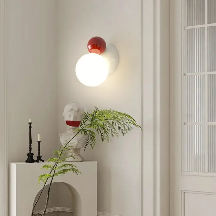 Applique Murale À Boule Blanche Avec Petite Boule