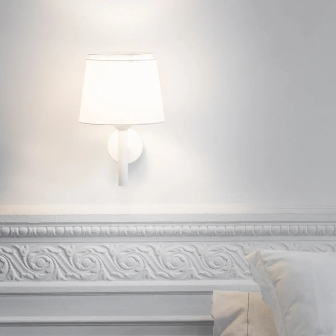 Applique Savoy blanche de Faro Barcelona en situation