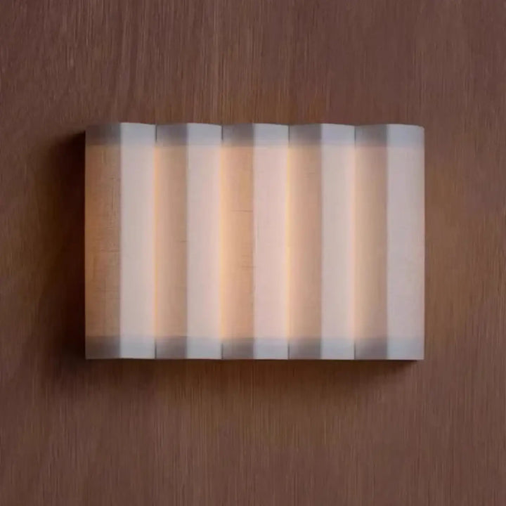 Applique murale en accordéon à base de tissue blanc

