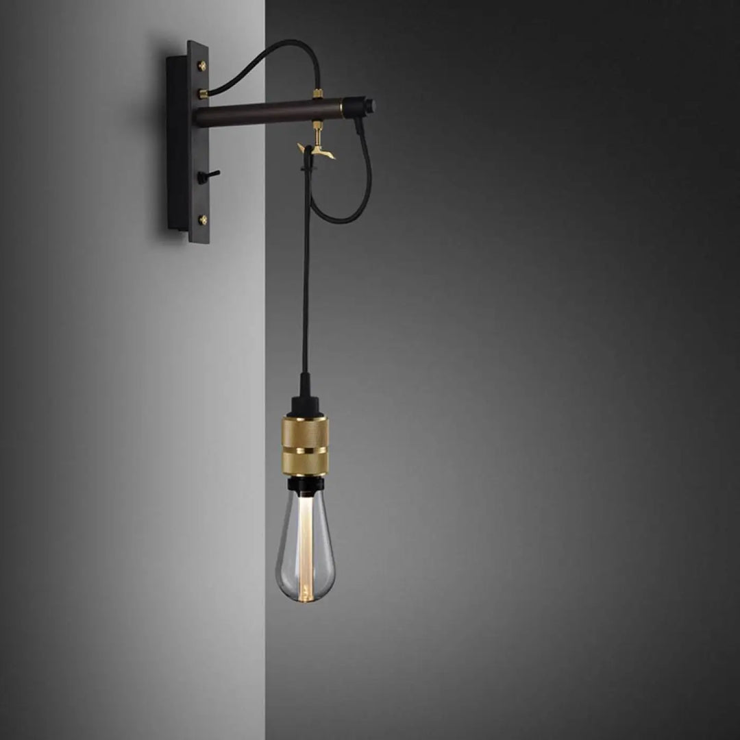 Applique murale Hooked Nude en laiton #couleur_dor