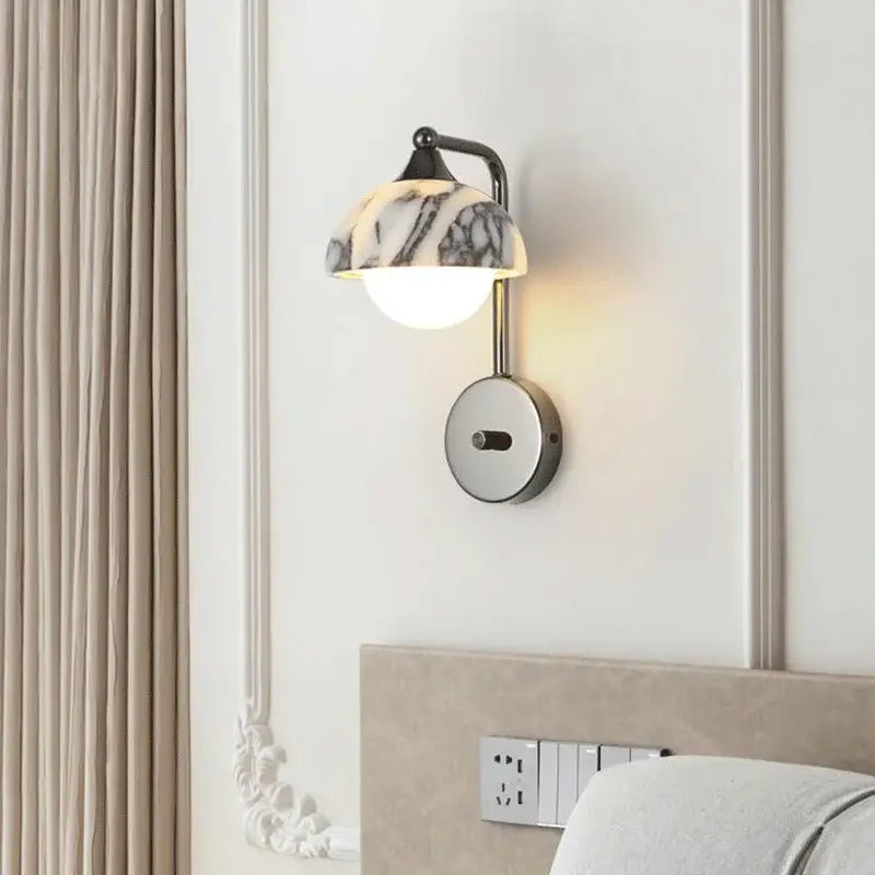 Applique Murale Avec Abat-Jour En Marbre Et Globe Opalin

