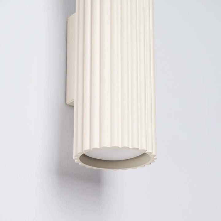 Applique murale karbon 20 beige en design minimaliste avec ampoules gu10 interchangeables et plafonnier karbon allie