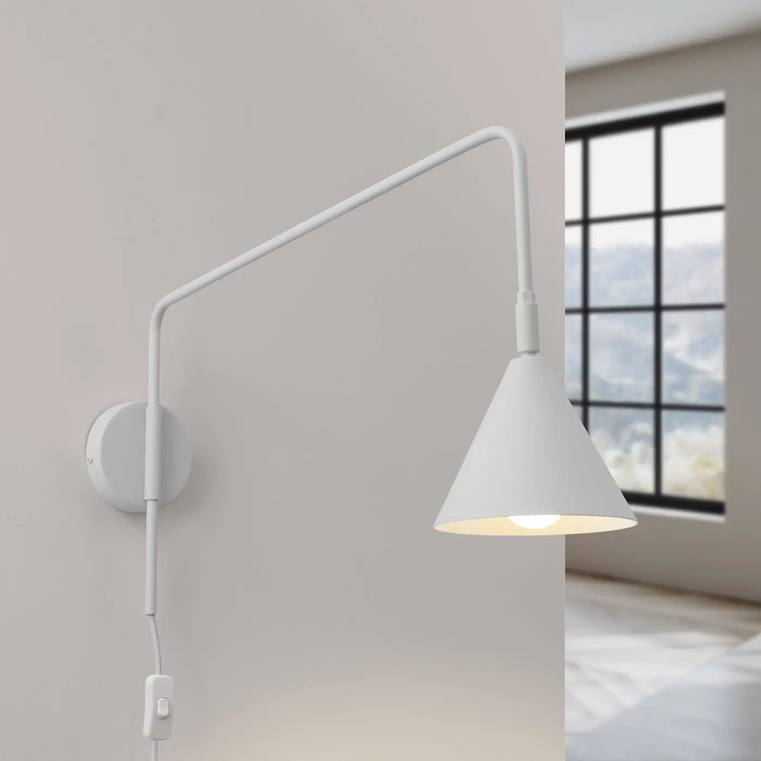 Applique murale nox blanc avec forme exceptionnellement légère et abat-jour géométrique pour un style moderne