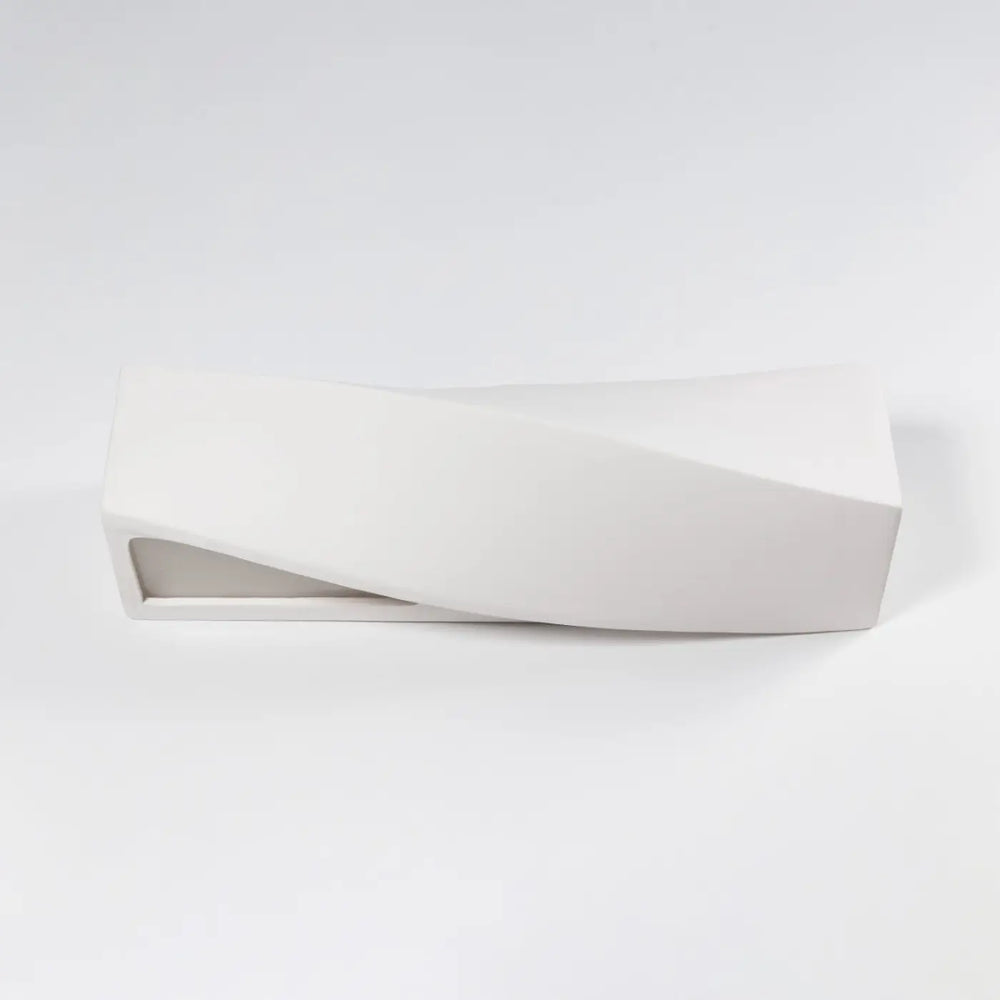 Applique murale en céramique blanche avec design original torsadé par lampes sigma