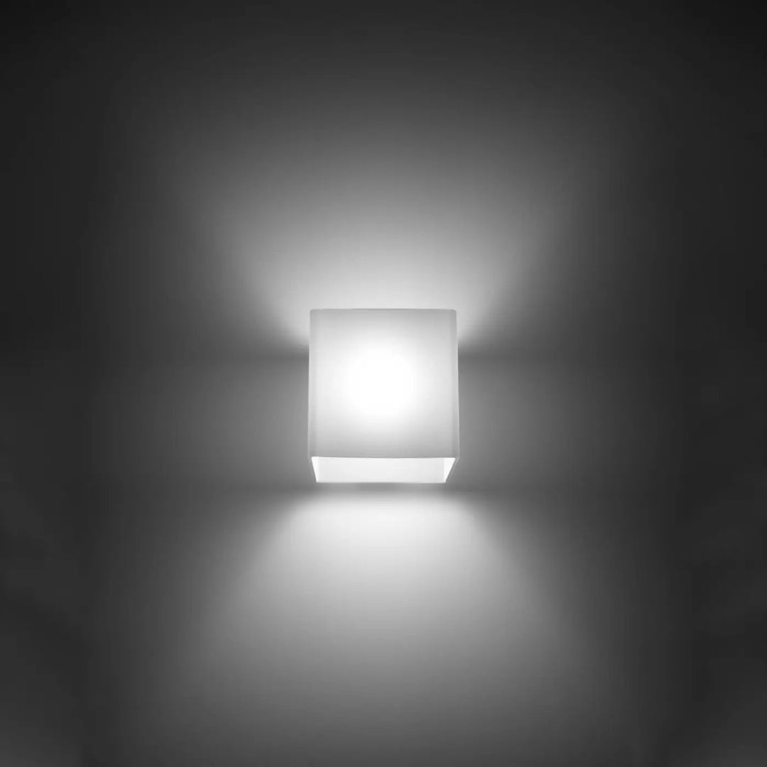 Applique murale moderne blanc carré avec diffuseur en verre dépoli pour atmosphère unique murale moderne rico
