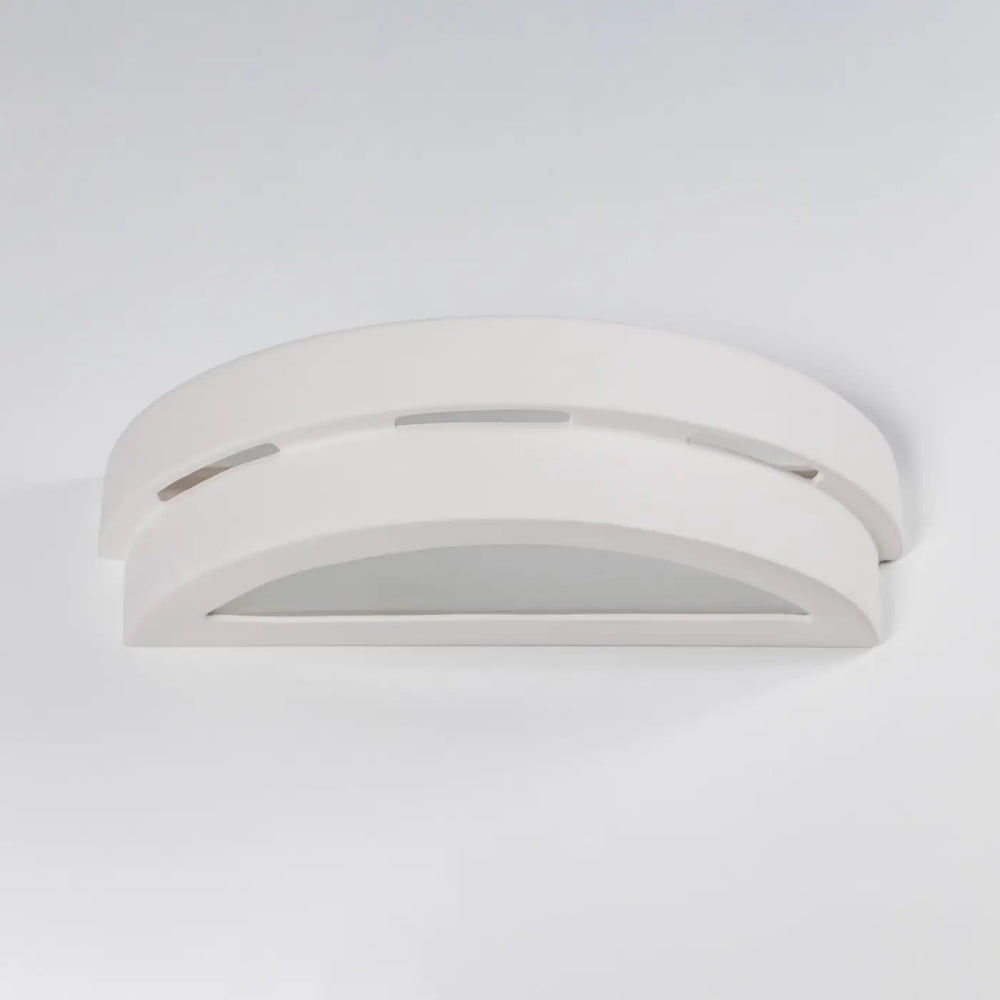 Applique murale helios blanche en céramique avec design moderne et panneau en verre dépoli pour cadre moderne élégante