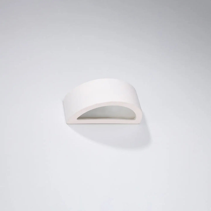 Applique atena 30 en céramique blanche avec design moderne et combinaison unique en forme d’arche lisse