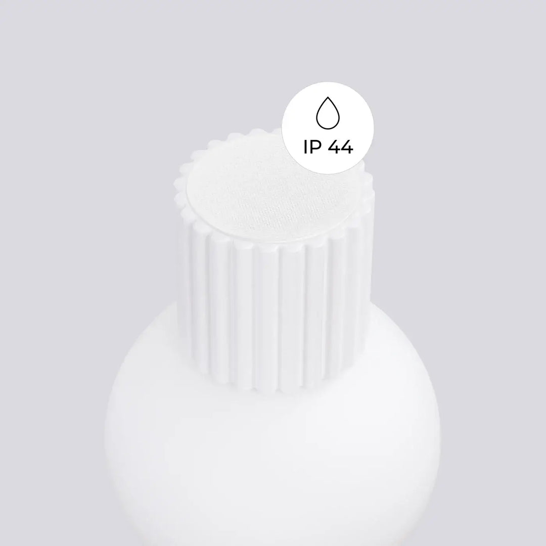Bouteille plastique blanche avec capuchon cannelé et indice ip44 pour applique murale ip44 lampe halo sphère laiteuse
