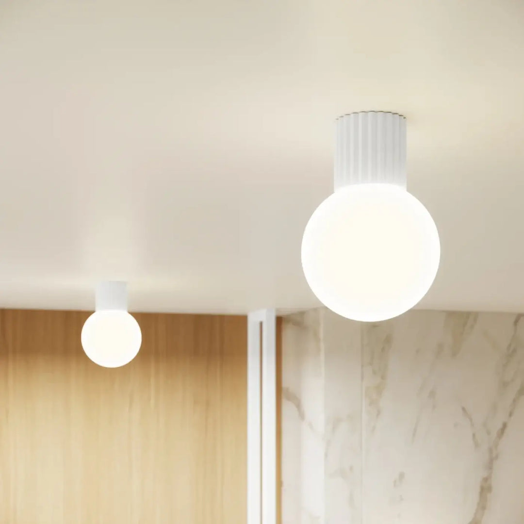Applique murale ip44 lampe halo blanc avec sphère laiteuse et base cylindrique rainurée à forme unique