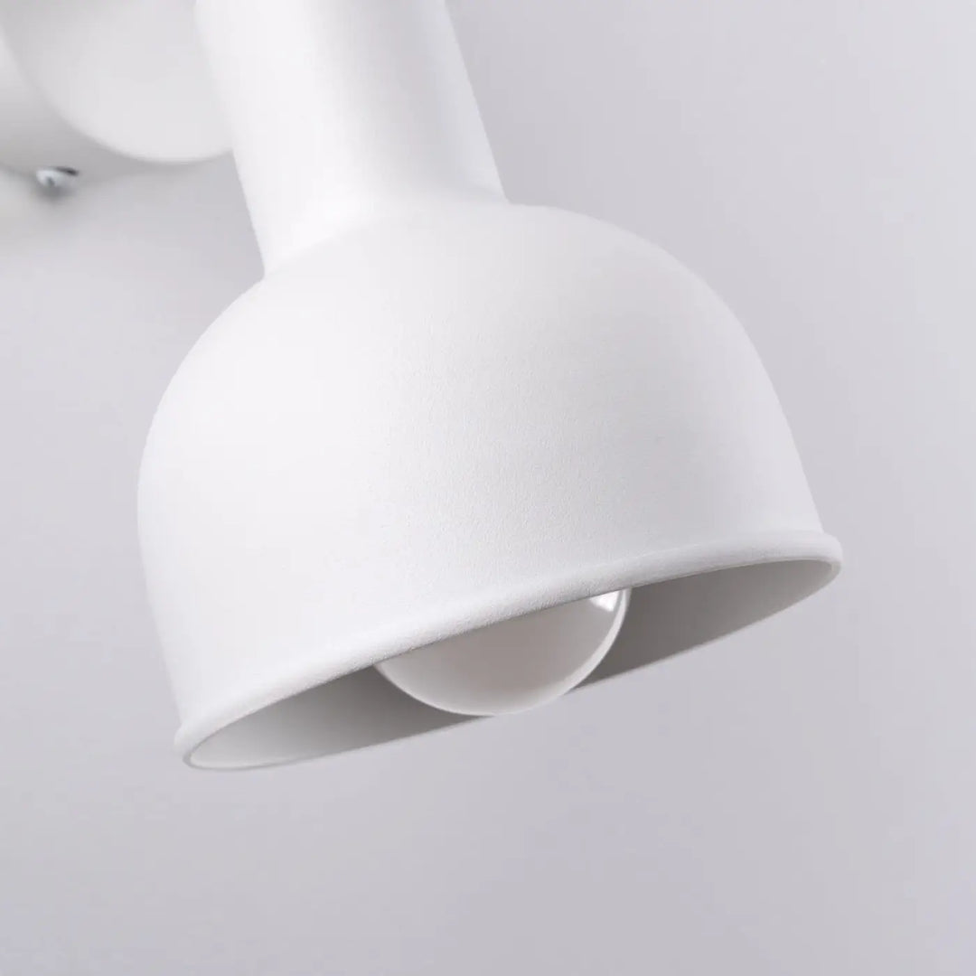 Lampe elba blanche mate murale avec abat-jour en dôme pour un minimalisme combiné à des éléments subtils