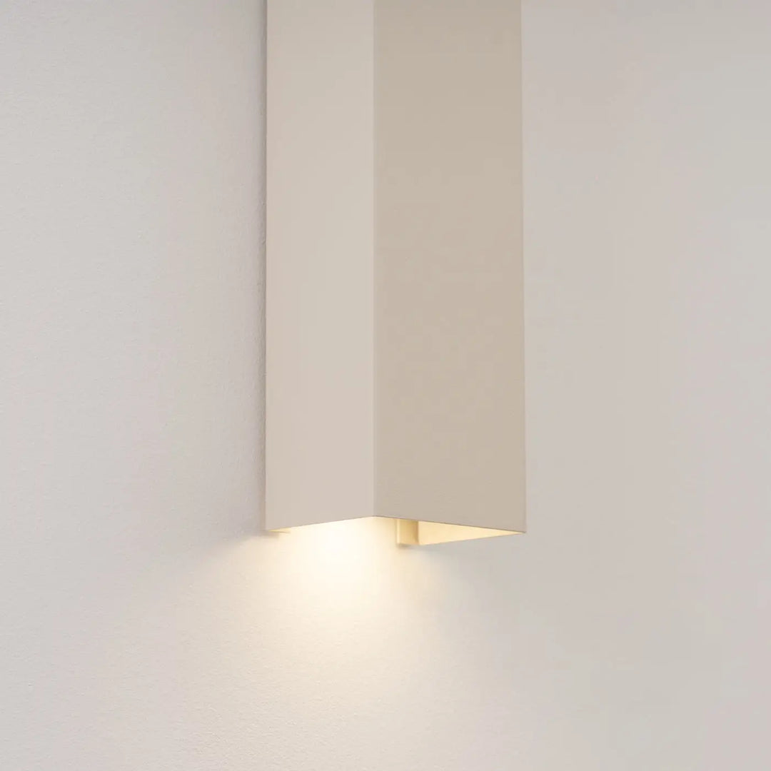 Applique murale freya 150 beige minimaliste avec lumière chaude orientée vers le bas compose d’appliques murales cinq coloris