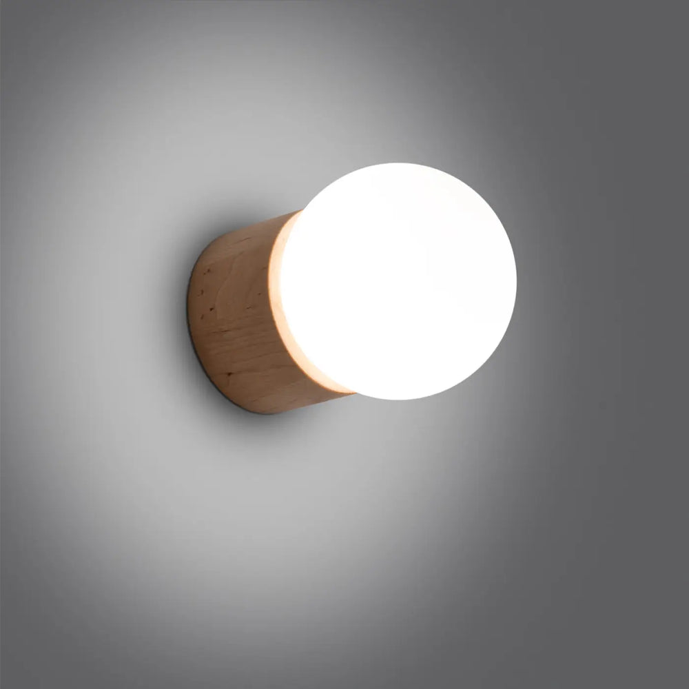 Applique murale Boomo en bois naturel à globe en verre blanc
