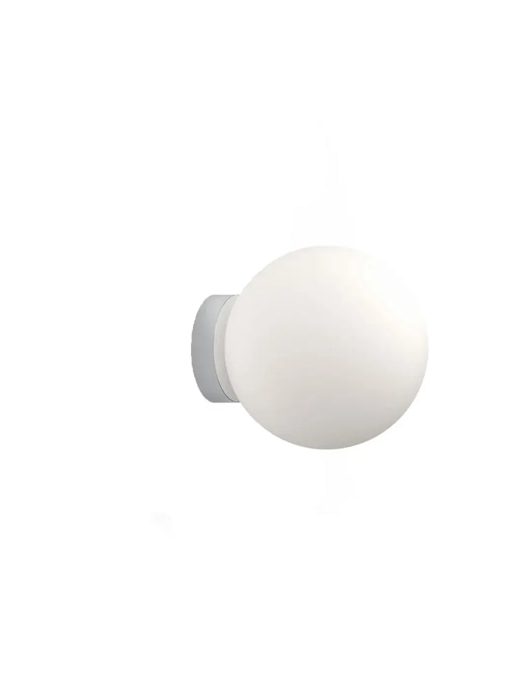 Applique Bola Sphere à rosace argentée, globe en verre opale de 25,5 cm