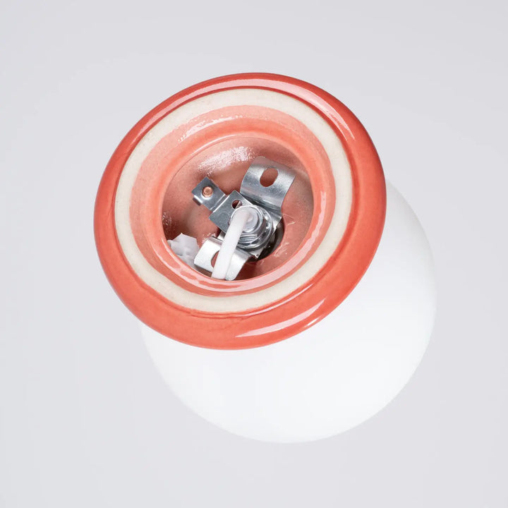 Applique murale lampe zori en céramique avec bord corail brillant et base blanche pour une belle décoration aux qualités esthétiques