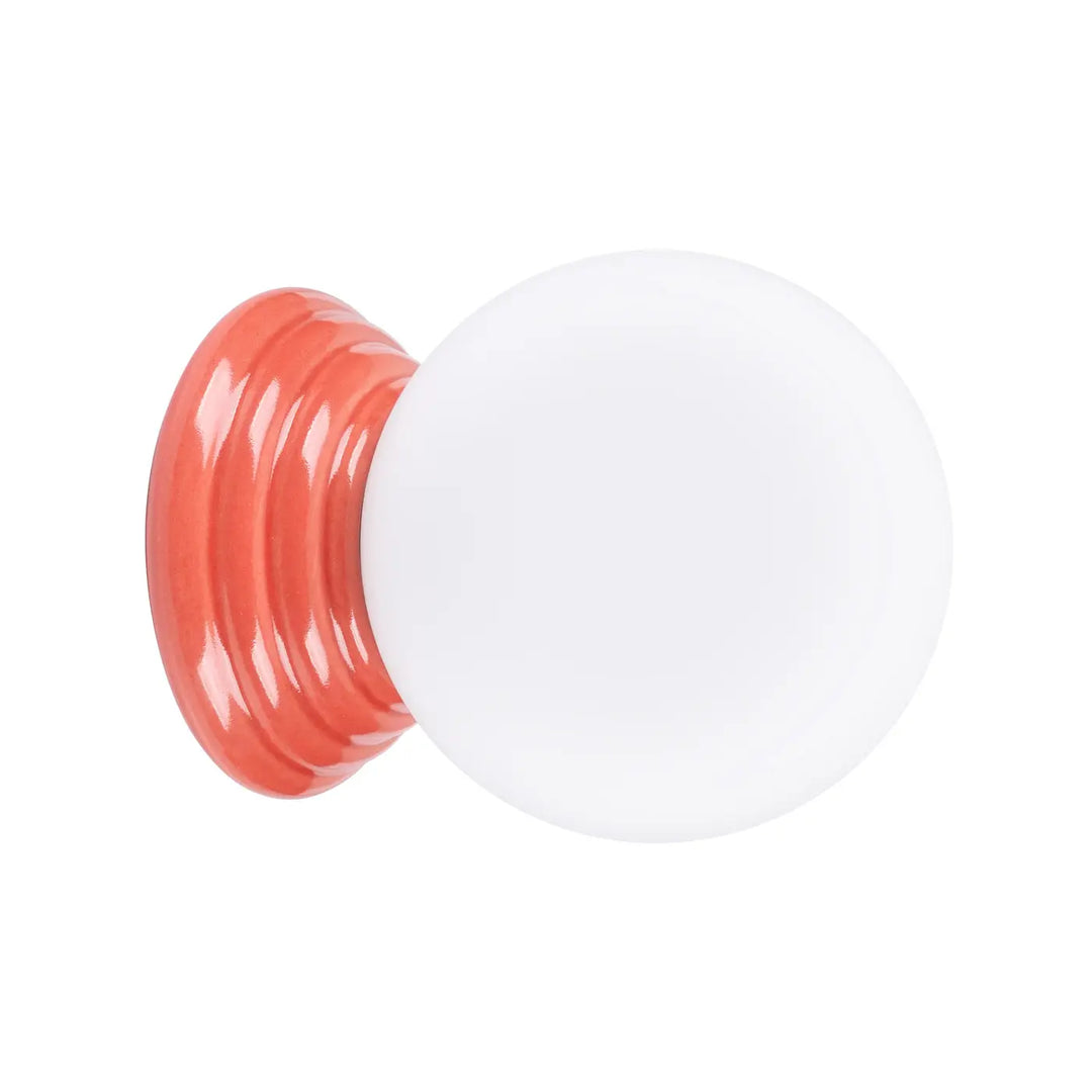 Applique murale zori en céramique corail et blanc avec finition brillante offrant une belle décoration et qualités esthétiques