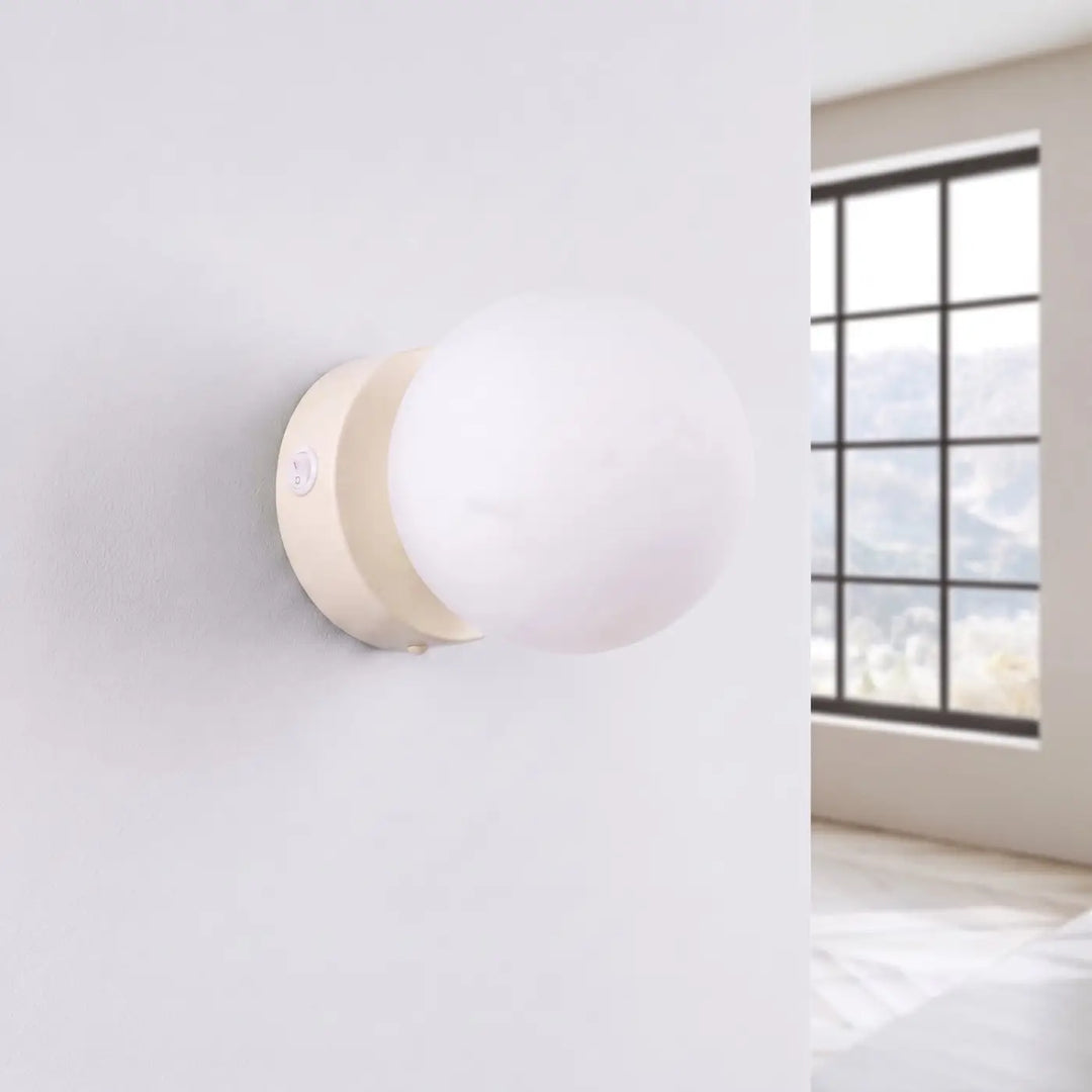 Applique murale beige éteinte, vue rapprochée