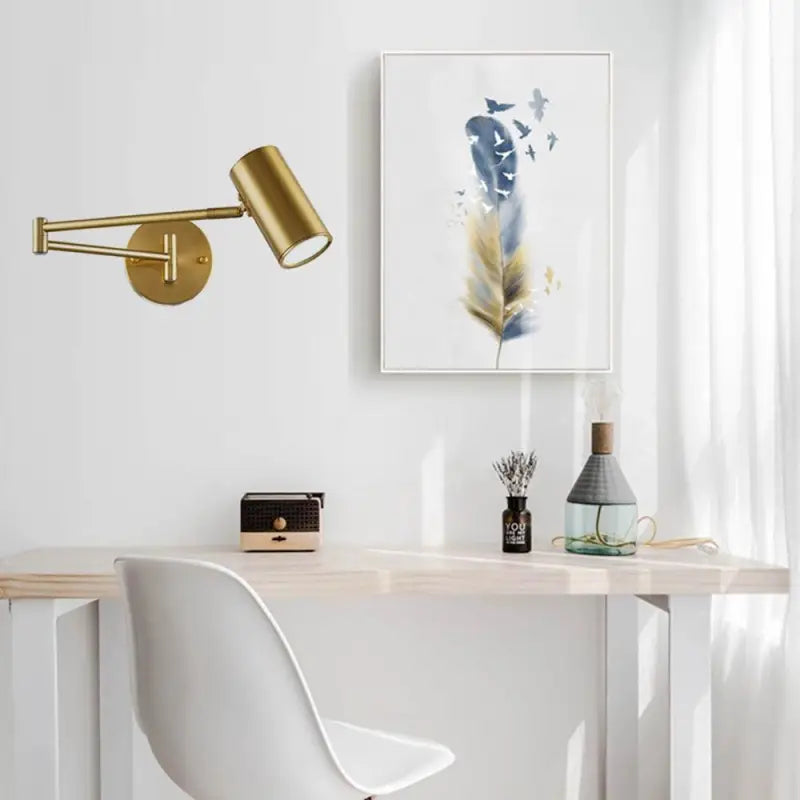 Applique Murale Bras Articulé Dorée au Design Géométrique