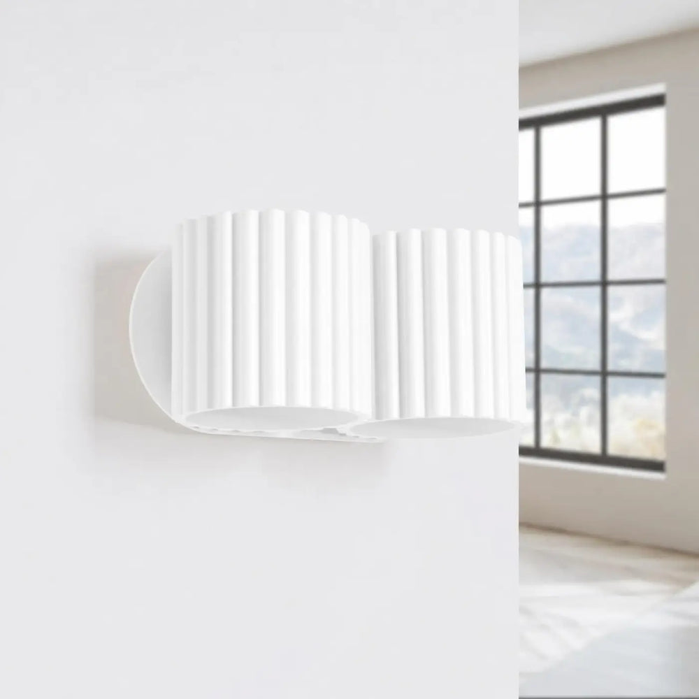 Applique murale Aura blanche en aluminium cannelé, éteinte